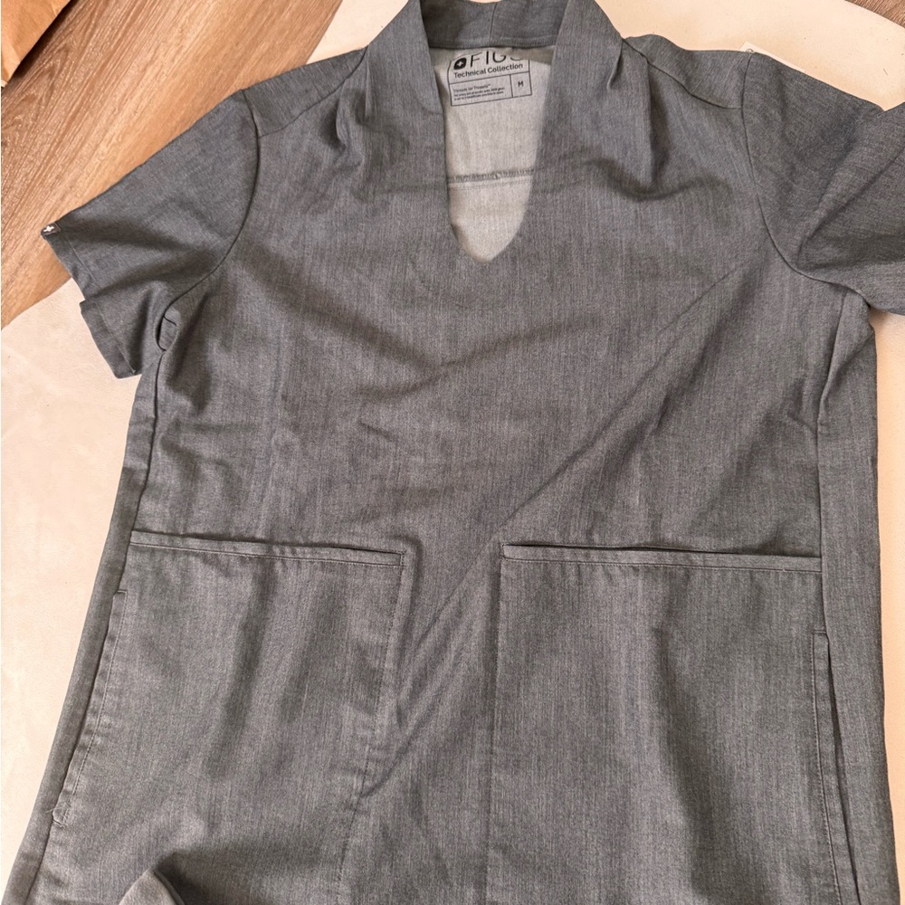 Figs Technical Collection Gray Top - Picture 9 of 10